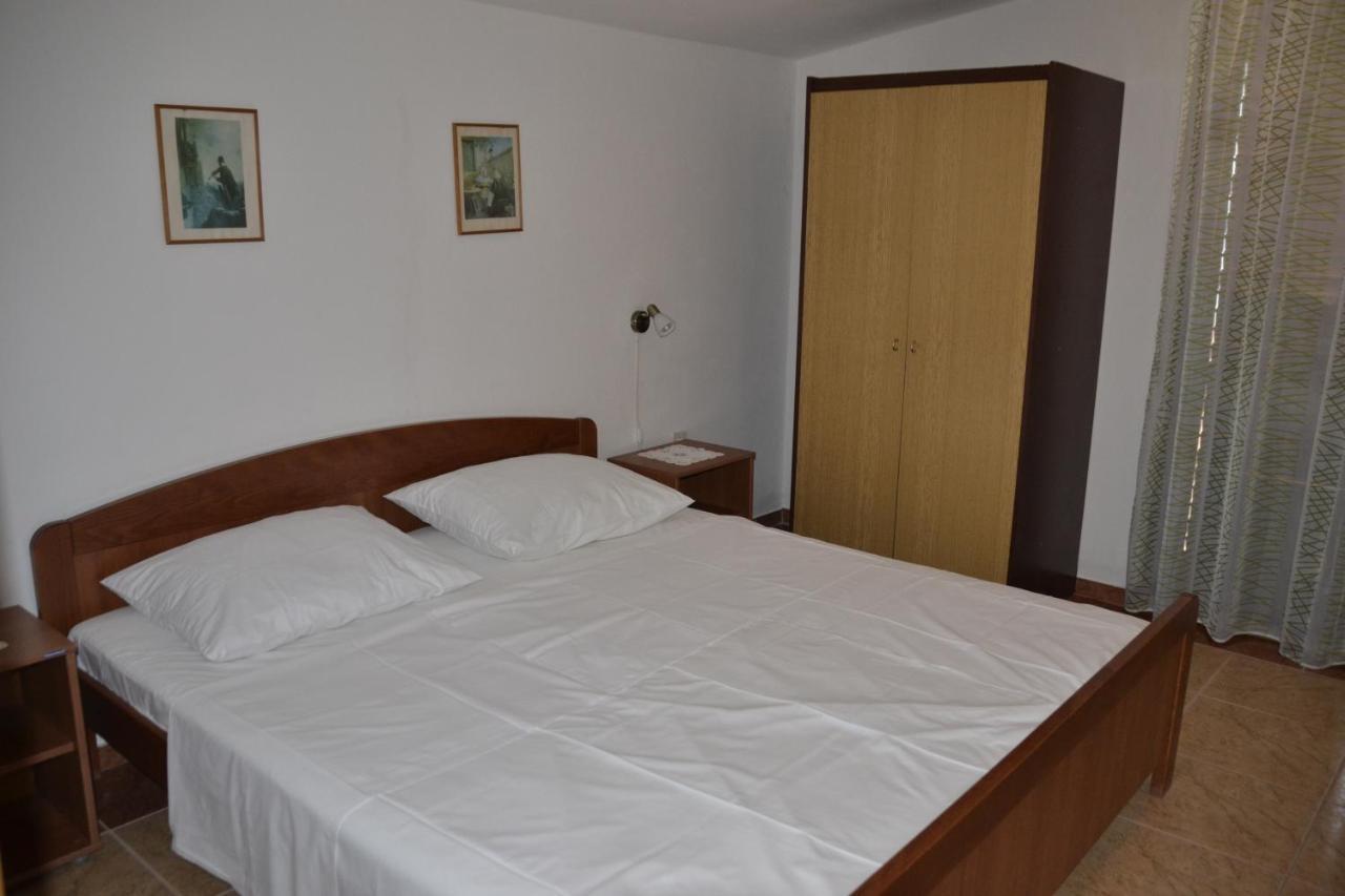 Apartments By The Sea Kustici, Pag - 6335 Zubovici Exterior photo